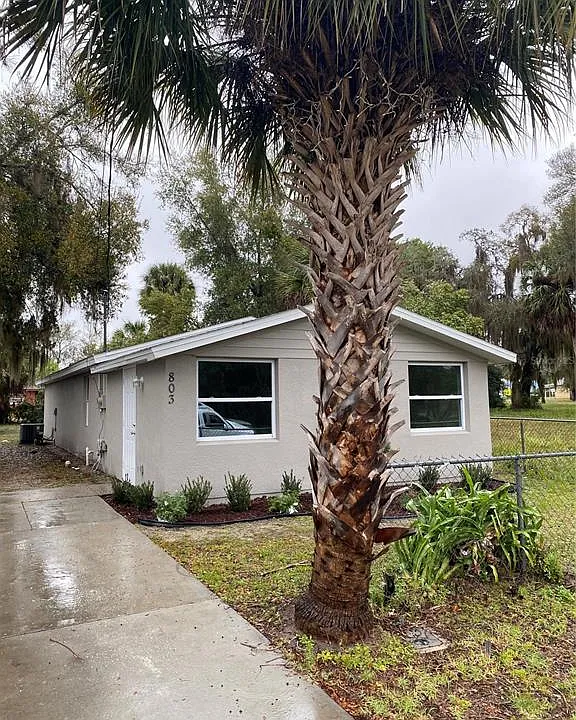 803 E Hazzard Ave