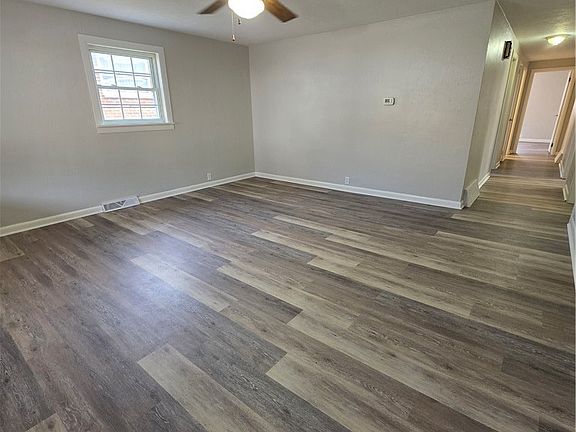 4th image of 121 W Reynolds Ave
