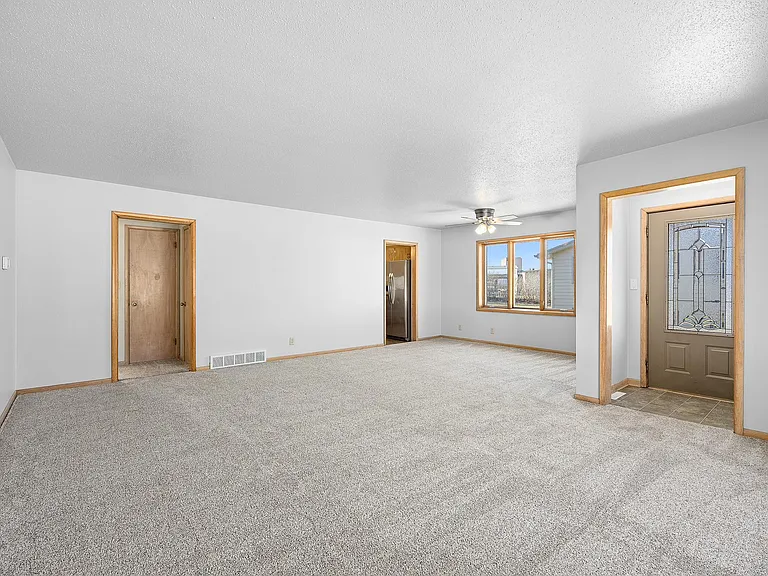 1405 E Rushmore Dr — Photo 8