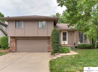 11018 Laurel Cir, Omaha, NE 68164