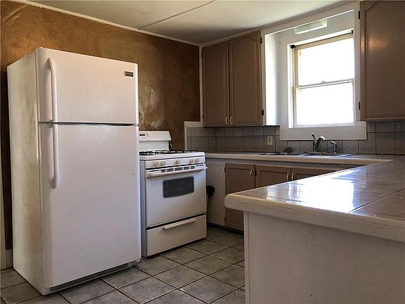 3rd image of 1106 N Philadelphia Ave