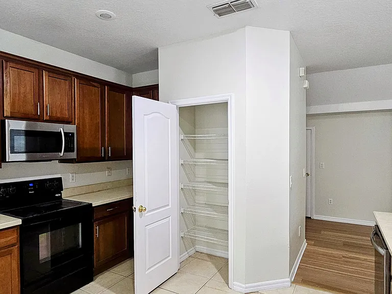 10370 Lake District Ln — Photo 7