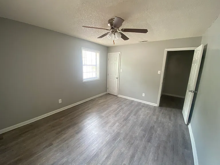 10 Crestwood Cir — Photo 12