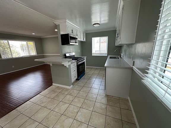 3rd image of 737 E Pine St APT 15