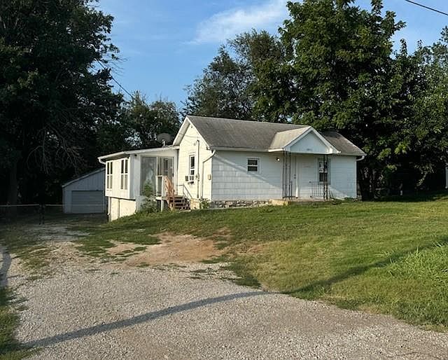1st image of 15915 E Cogan Ln