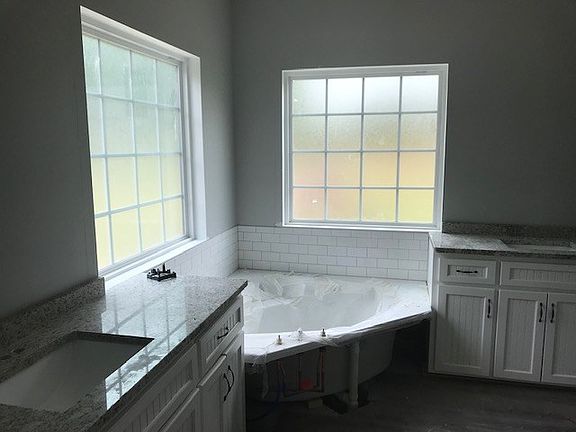 5th image of 33 McKentson Ln