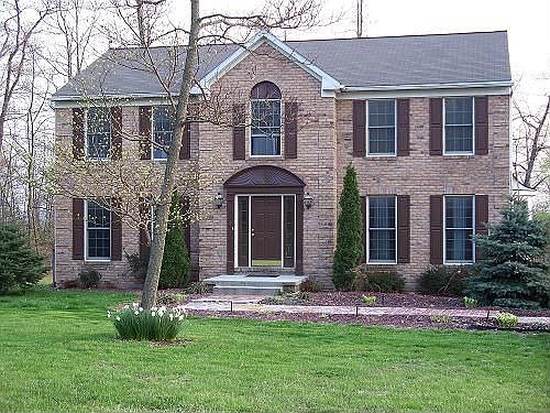 Spacious and Well Maintained Colonial Home