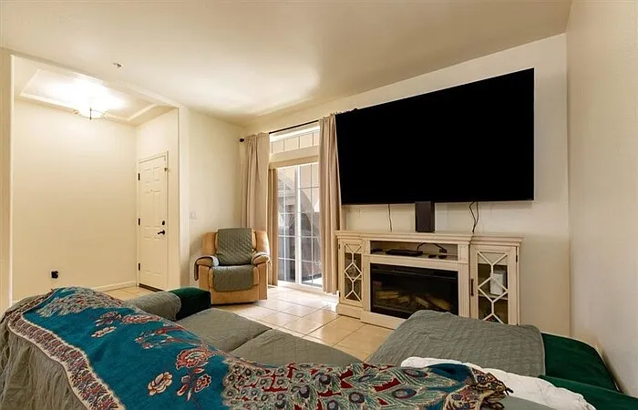 610 Sunrise Dr #610 — Photo 2