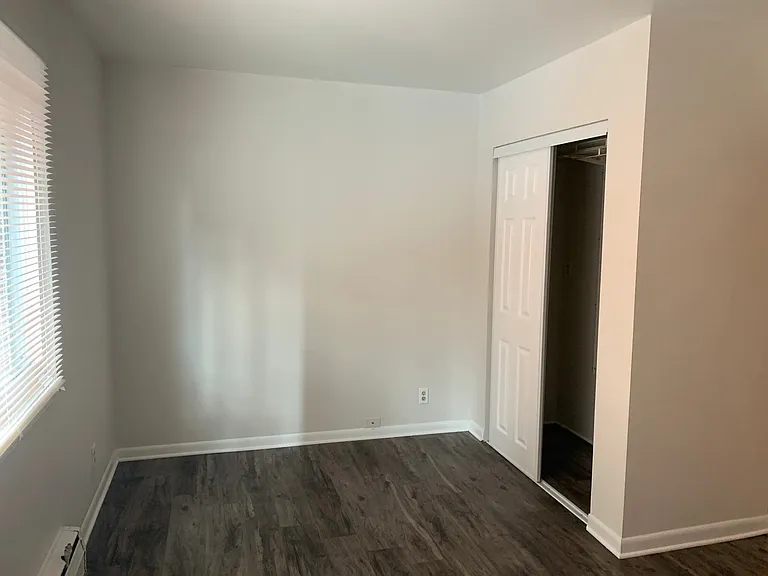 1456 N Farwell Ave — Photo 6