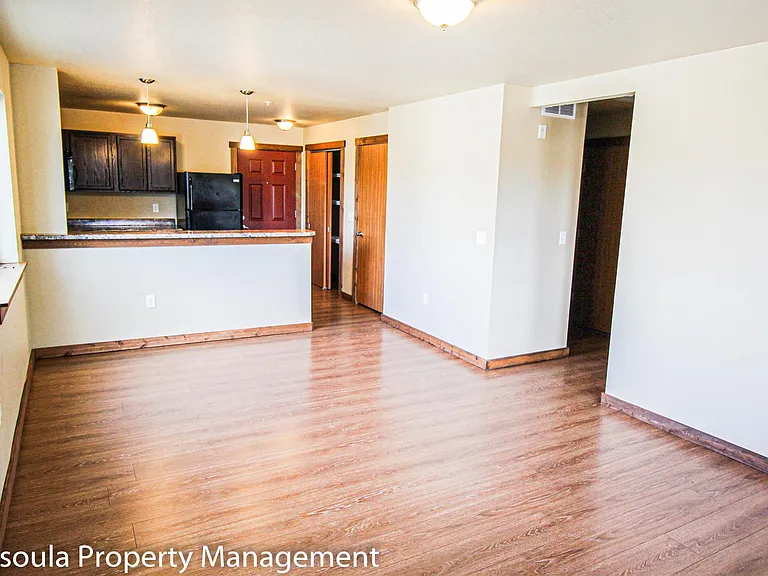Midtown Apartments — Photo 22