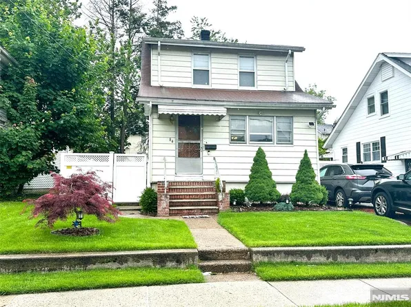 84 Haring St, Bergenfield, NJ 07621