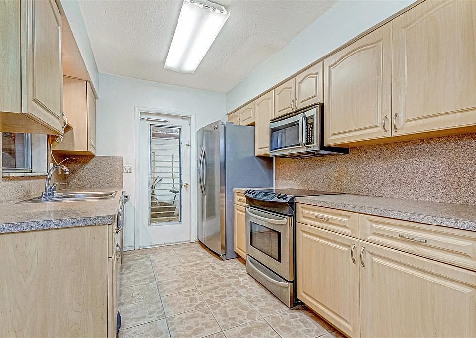 1st image of 487R Oakwood Dr