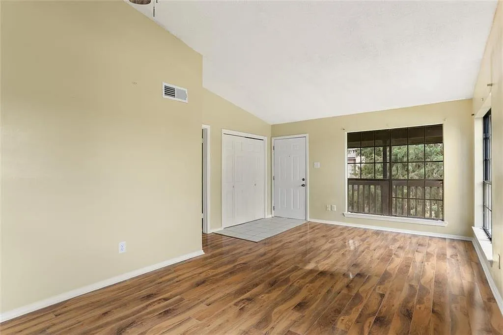 1 bed, 700 sqft, $1,250 — Photo 4