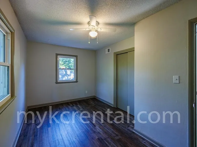 7915 W 59th Ter — Photo 16