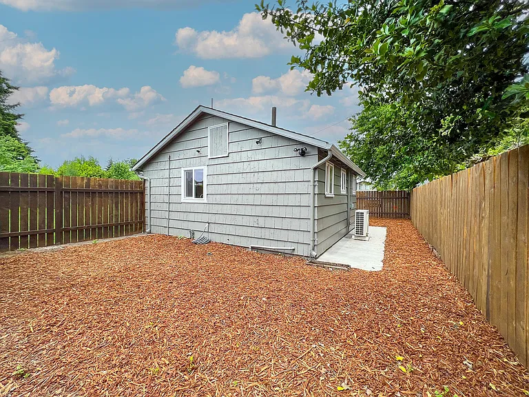 1660 Holly Ave #A — Photo 48