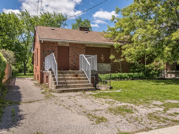 3056 Parkerhill Rd, Mississauga, ON L5B 1V5