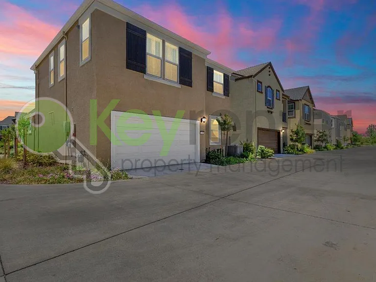 1057 Provence Village Dr — Photo 4