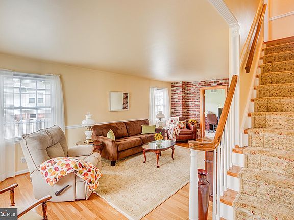 3rd image of 520 N Hilltop Ave