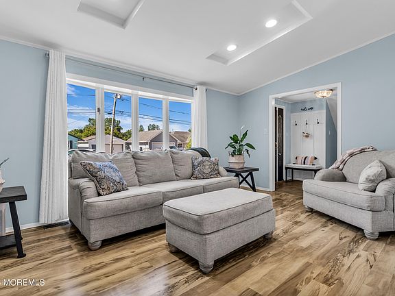 4th image of 738 Manor Drive