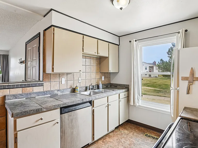 11922 Bellaire St #B — Photo 13