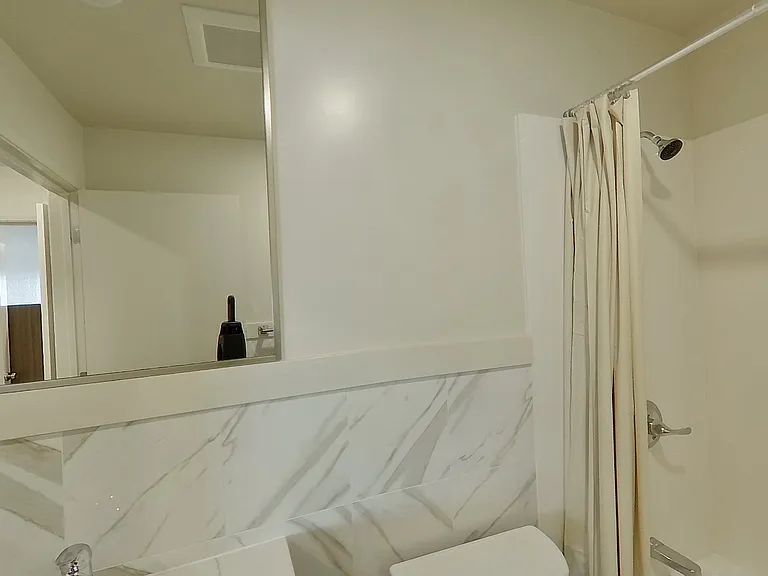 2437 Piedmont Ave — Photo 54