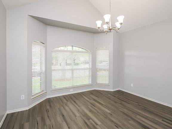 5th image of 2823 Saint Martin Dr