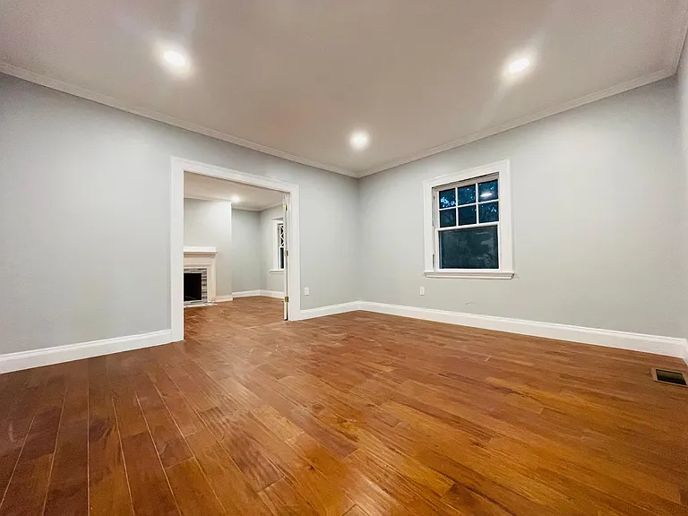 21 Maple St — Photo 3
