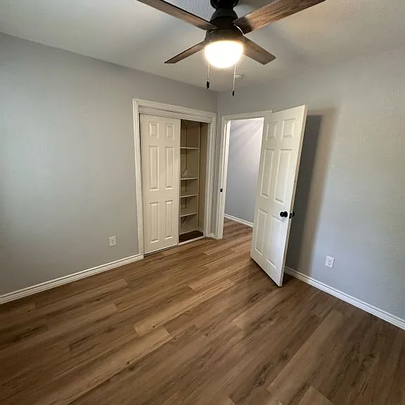 105 E Cherokee Dr — Photo 18