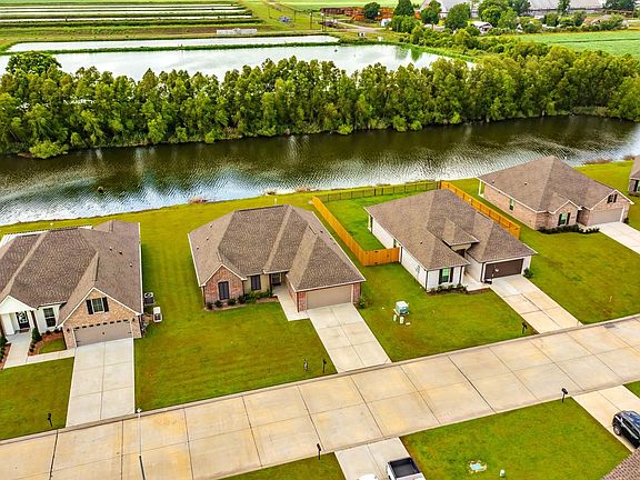 4th image of 158 Pond Dr
