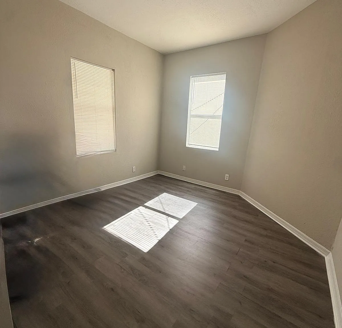 2 bed, 1.0 bath, 744 sqft, $1,000 — Photo 3