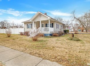 411 N Broadway St, Sesser, IL 62884