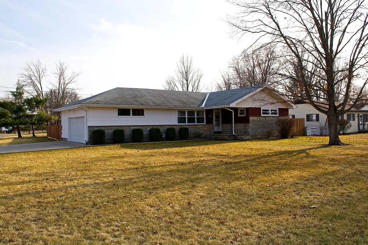 907 Van Kirk Dr photo 1