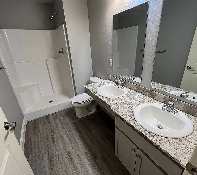 9009-9011 Sandra Way