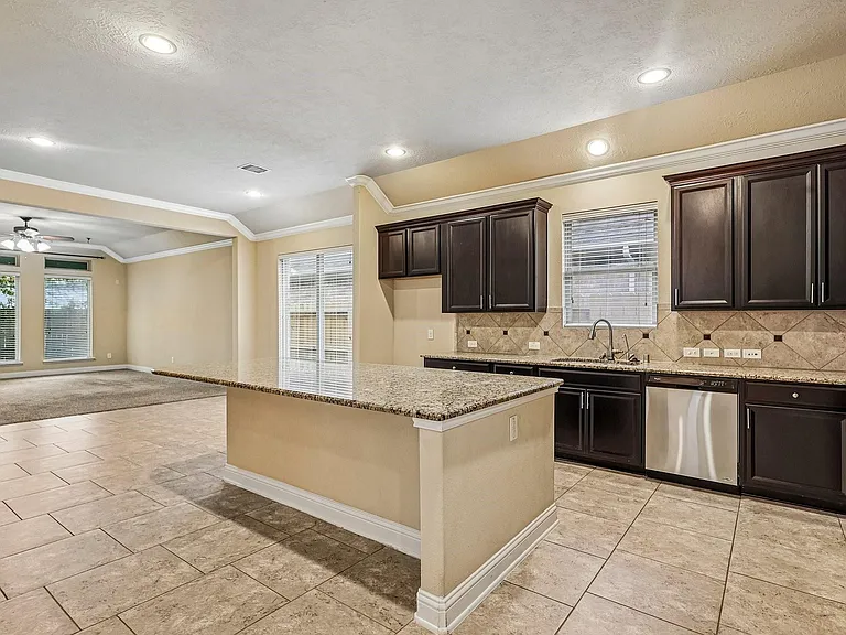 4850 Palomar Ln — Photo 3
