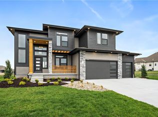 1038 SW Fiord Dr, Lees Summit, MO 64081