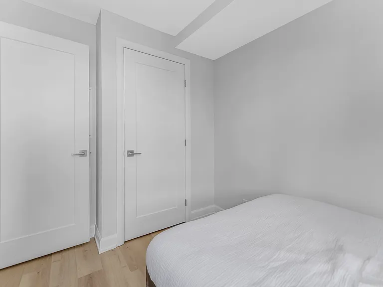658 Somerset St W — Photo 11