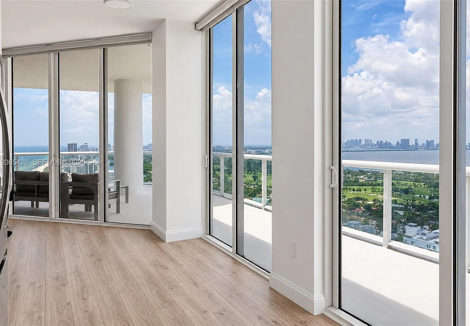 3 bed, 4.5 bath, 2880 sqft, $40,000 — Photo 3