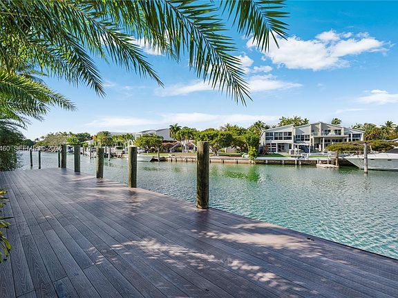 3rd image of 131 Cape Florida Dr