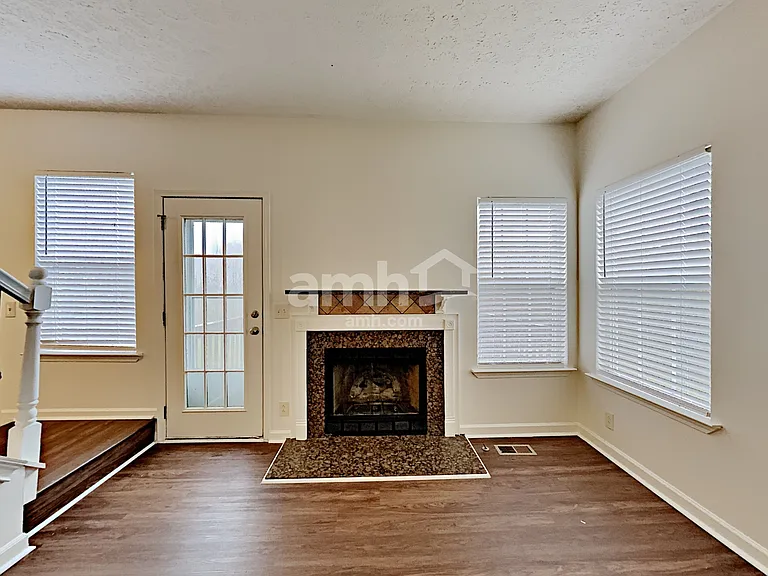 2960 Riverbend Dr — Photo 7
