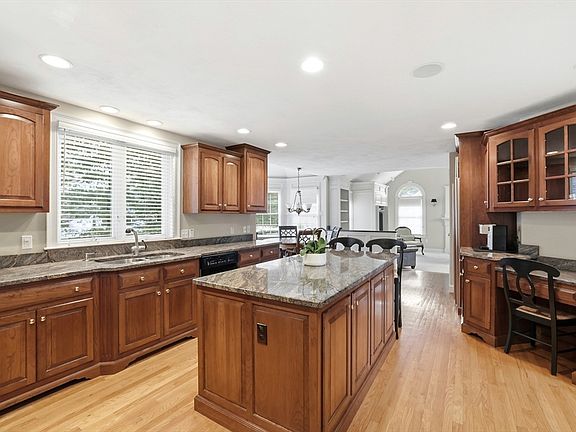 4th image of 51 Farmside Dr