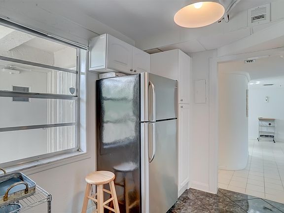 5th image of 3940 Inverrary Boulevard #401