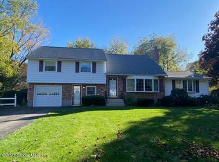 4 Cornelia Ave, Ballston Lake, NY 12019