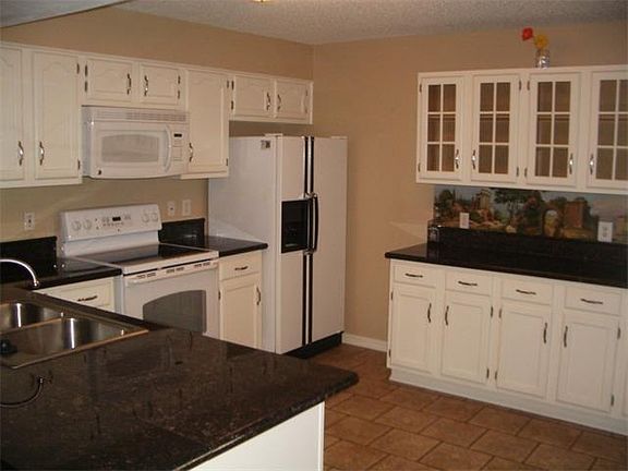 2nd image of 608 Vintage Dr APT A