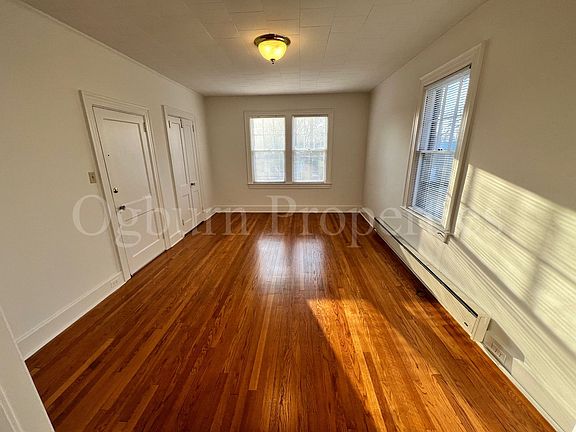 3rd image of 647 Irving St APT 3