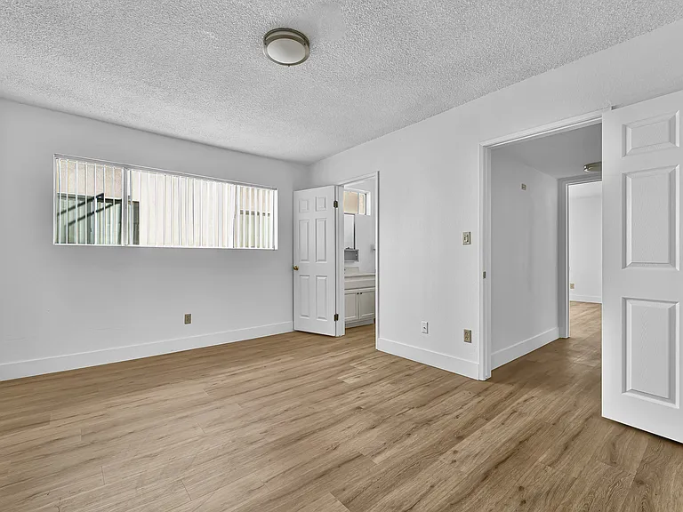4320 Mammoth Ave #209 — Photo 26