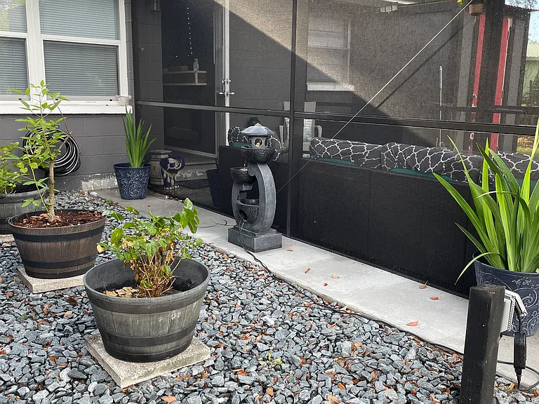 Fairfield Ave — Photo 36