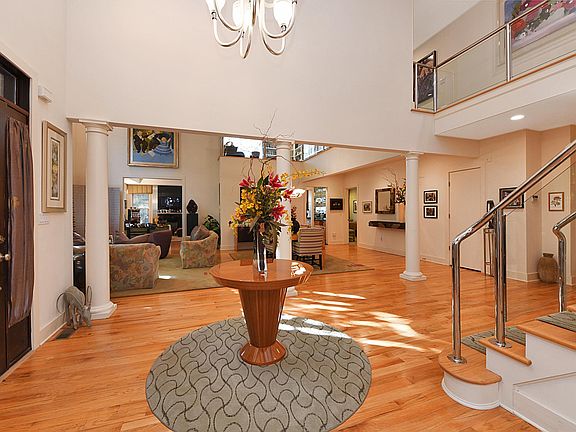 4th image of 14 Kensington Cir