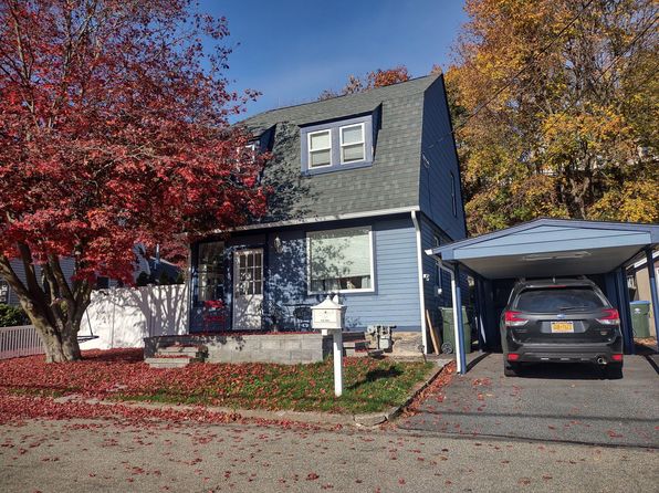 22 Circle Dr