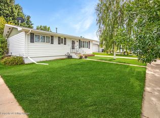 220 20th St E, Williston, ND 58801