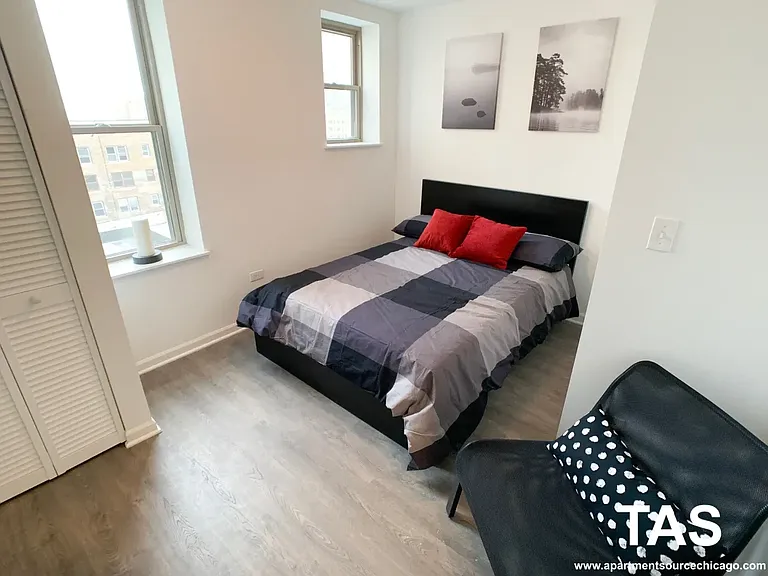 938 W Winona St #3 — Photo 3